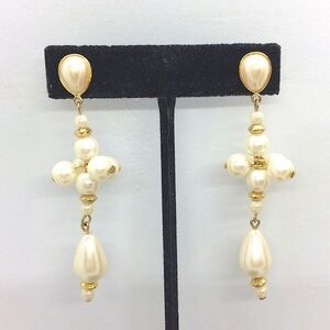 3/$30 VINTAGE 80S RUNWAY FAUX PEARL EARRINGS DROP DANGLE BAUBLE TEARDROP